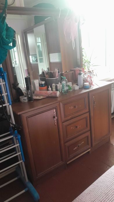 трюмо и тумбочки