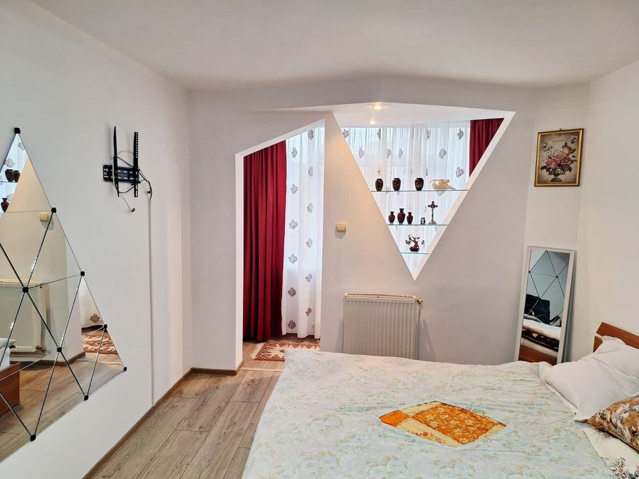 Închiriez apartament
