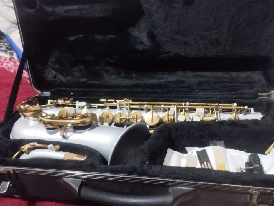 Saksafon alto   toʻylarga. Bemalol. Ijro qilsa boʻladi. Srowne sotilad