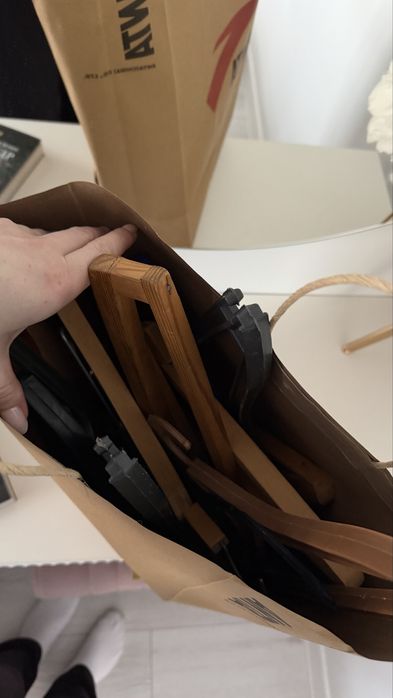 Вешалки для одежды даром