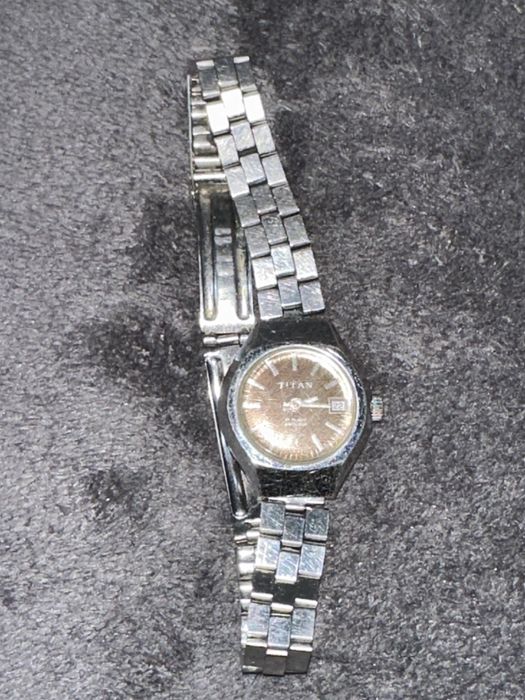 Ceas dama mecanic Titan 17 rubine, antichoc