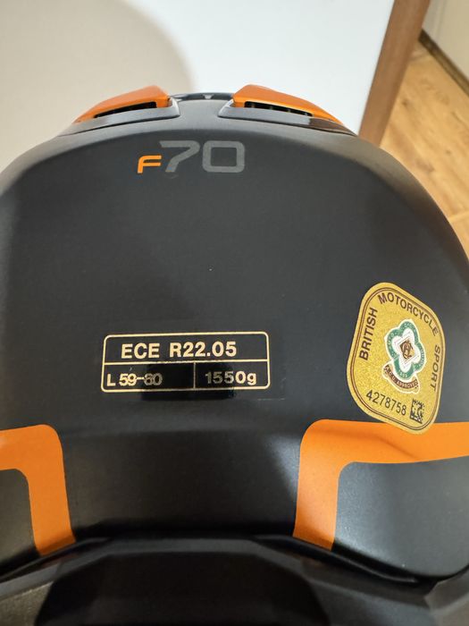 Нова каска за мотор HJC F70 made in England