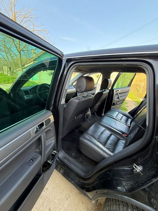 Volkswagen Touareg 3.0 TDI V6 pe arcuri