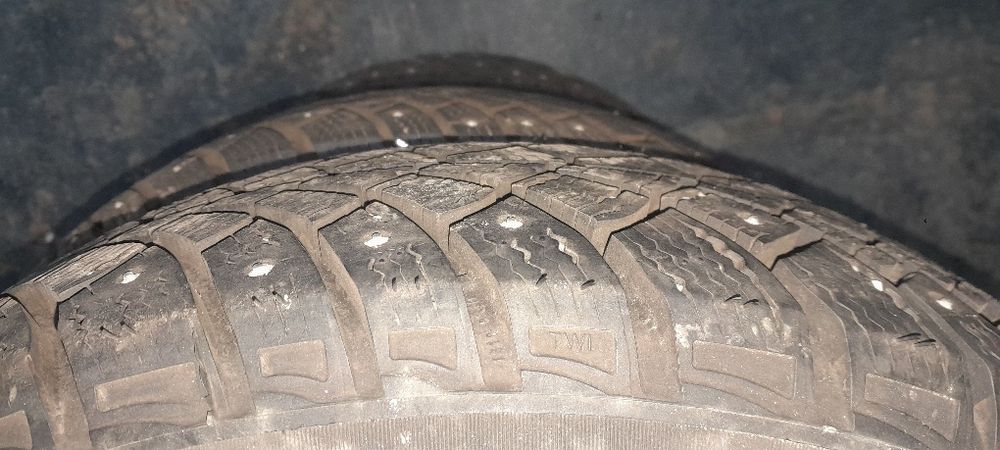Покрышки зимние шипованные