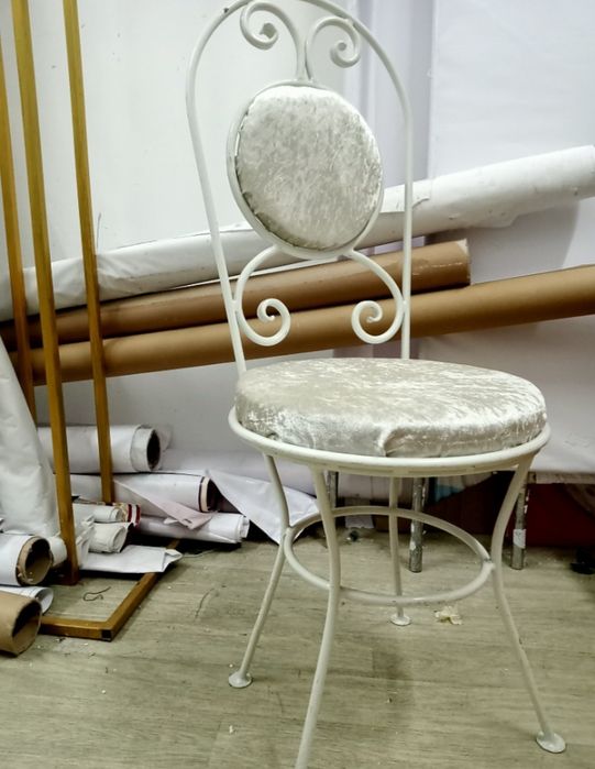 Кованые 2 белых стула