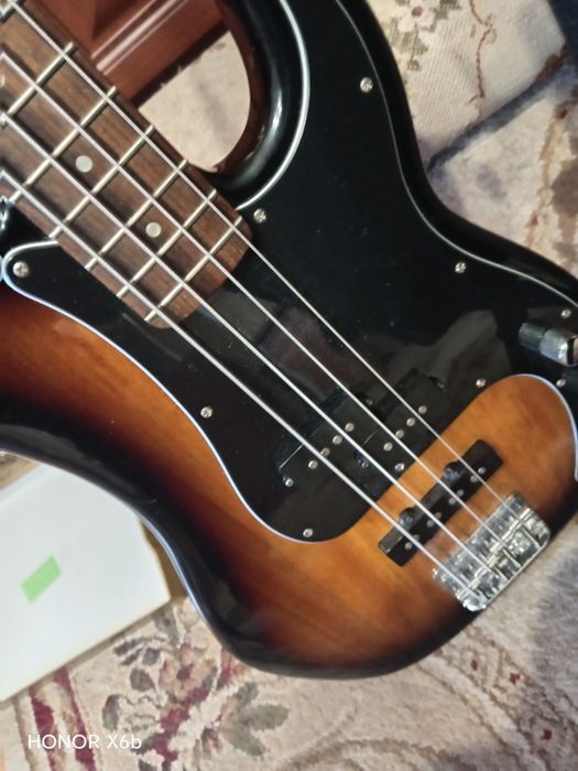 Продам бас гитару