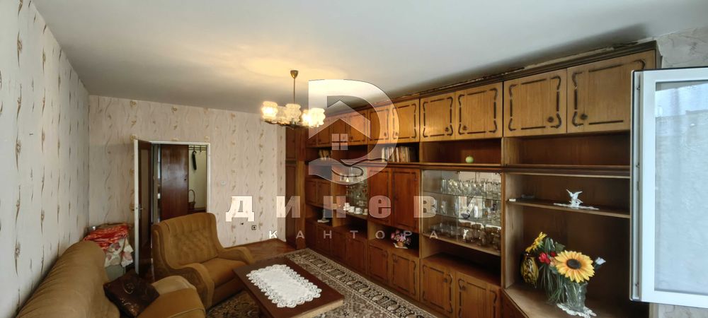 Продава се Тристаен апартамент в Стара Загора, Опълченски - 95 кв.м за 932 €/кв.м - Снимка #1