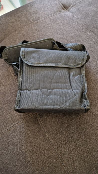 Binoclu negru tip vânătoare