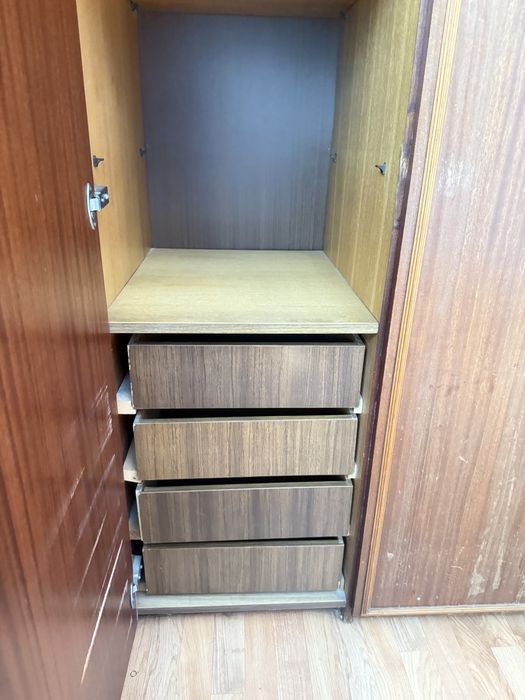 Шкаф для одежлы (шифоньер)