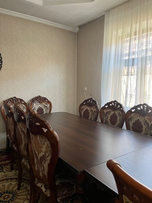 Стол со стульями