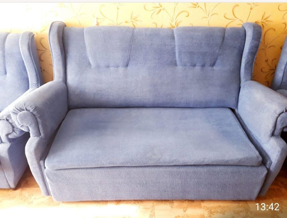 Продам диван и два кресла