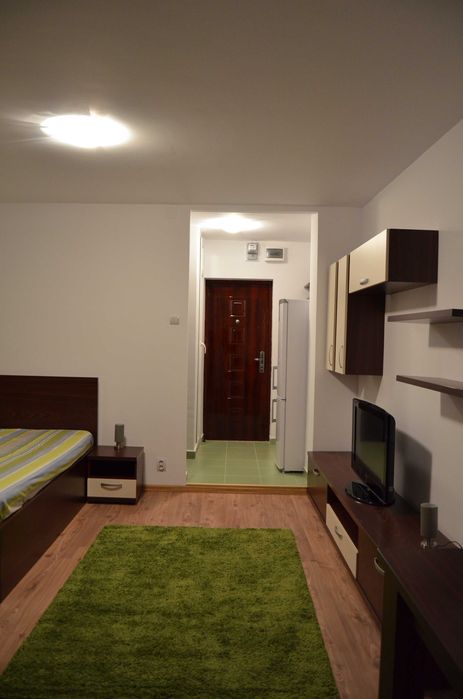 Proprietar, inchiriez garsoniera moderna, 8 min mers pe jos metrou Piata Iancului