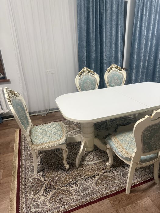 Продам шикарный обеденный стол со стульями (комплект)