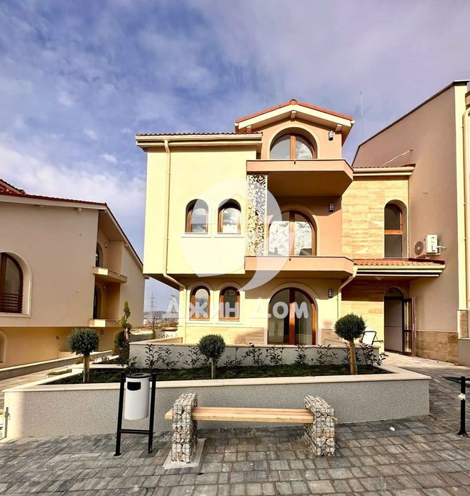 Продава се Двустаен апартамент в с. Кошарица, Област Бургас - 76 кв.м за 1250 €/кв.м - Снимка #1