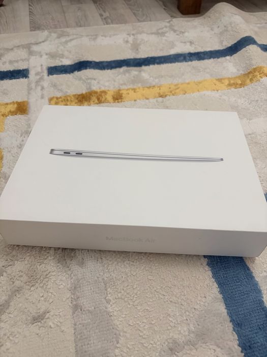 Продам срочно MacBook Air 13 2020