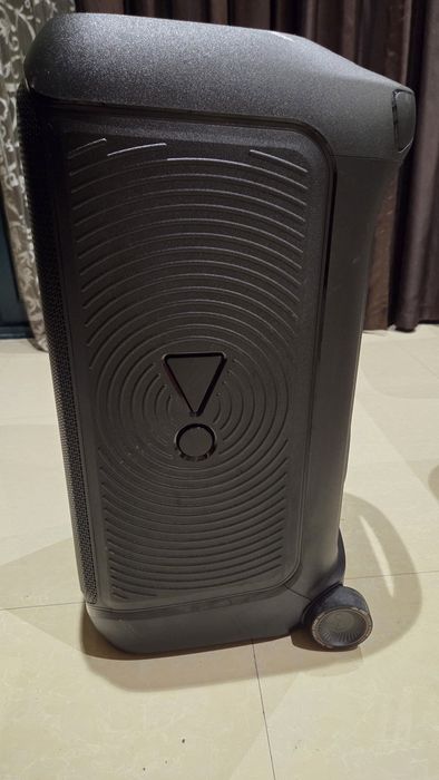 JBL PARTYBOX 320 с включени 2 миркофона
