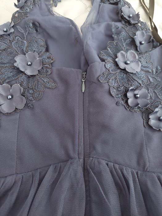 Продавам официална рокля !