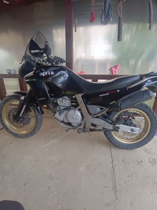 motocicleta aprilia pegaso 650