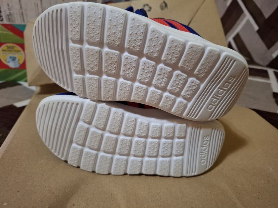 Adidasi băiețel  stare foarte bună