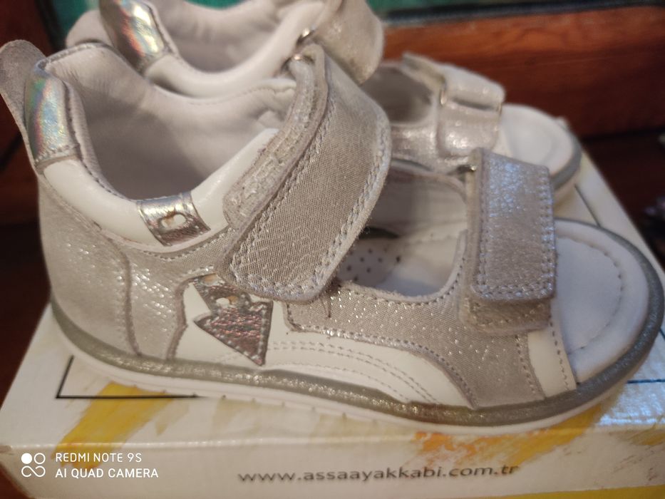 Продам босоножки для девочки