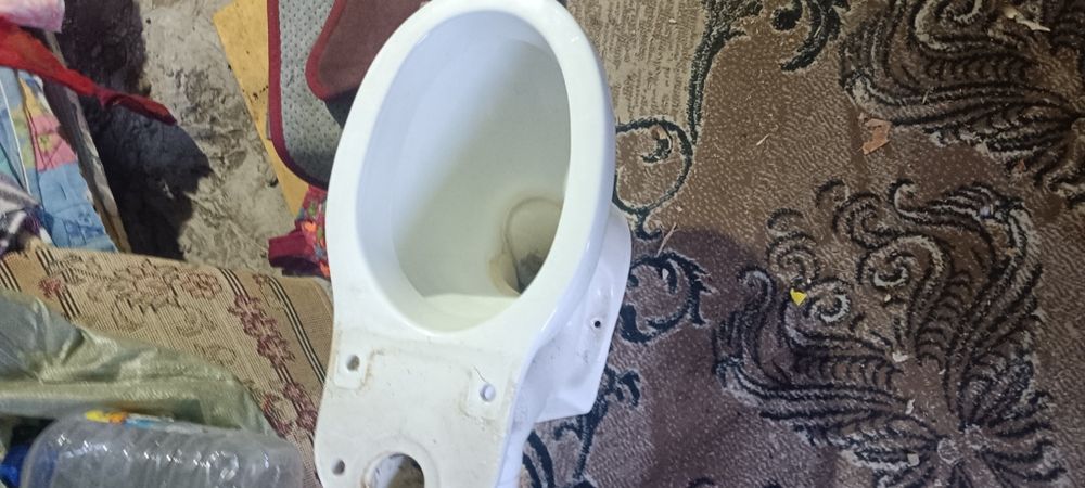 Продам унитаз безбочка