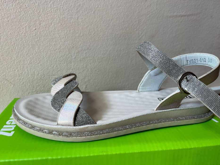 Летни дамски сандали