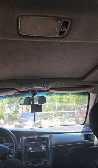 Тойота Карина е 1997г