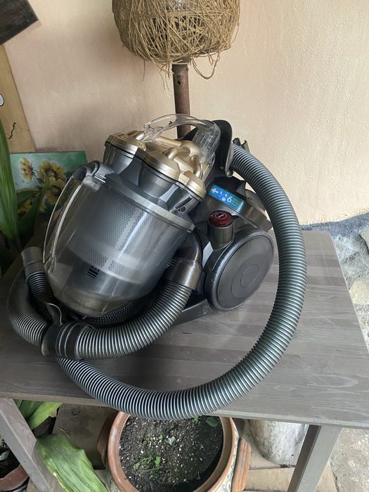 Прахусмокачки Dyson DC Различни видове
