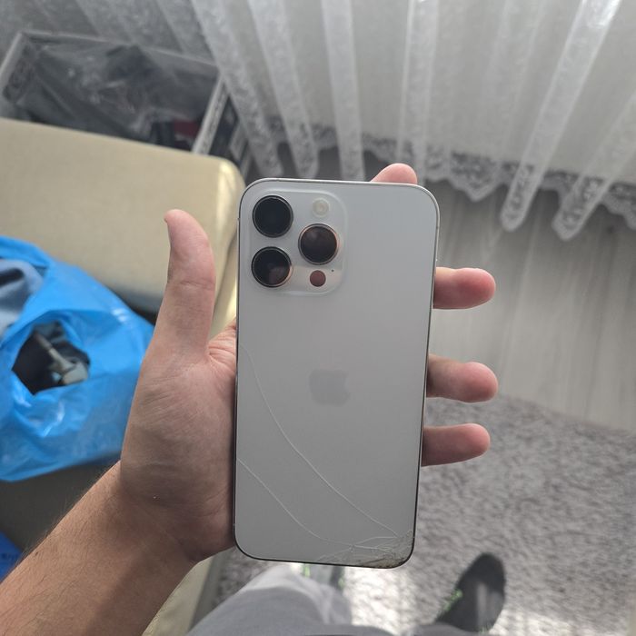 Iphone 14 pro max putin crapata sticla spate cu husa e ca nou