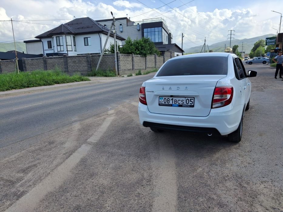 Машина Lada Granta