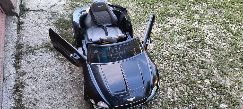 Mașină electrică,acumulator nou,model Bentley.