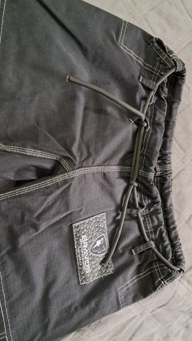 Кимоно для джиу-джитсу и рашгард.