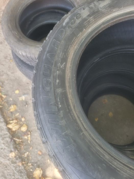 Продам авто шины зима  в норм сост 215.60.р16