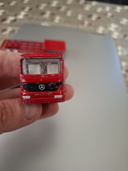 Метален камион Мерцедес