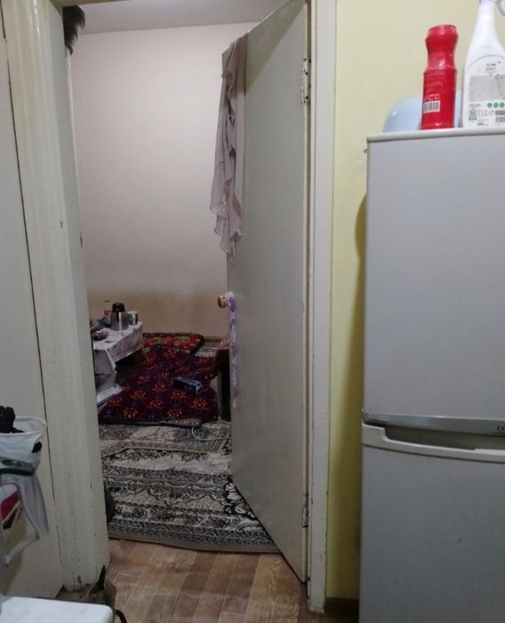 Чилонзор метро 2х комнатная.  С подселением  парням семья. Без детей