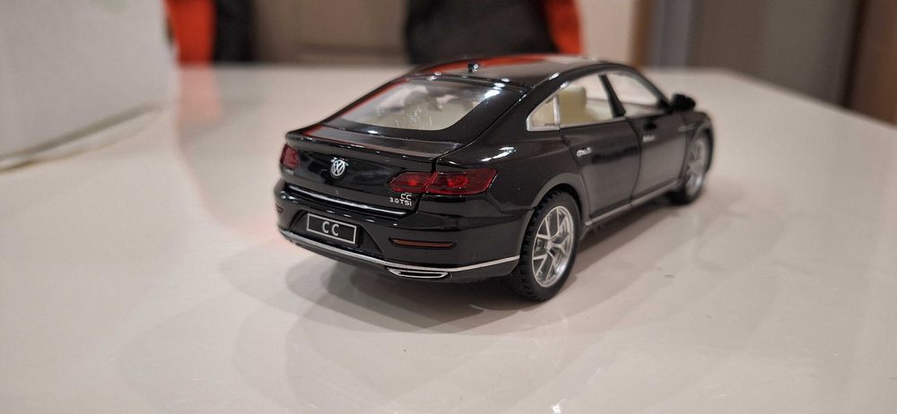 VW Arteon Артеон 1:32 отваряеми врати, капак, светещи фарове и стопове