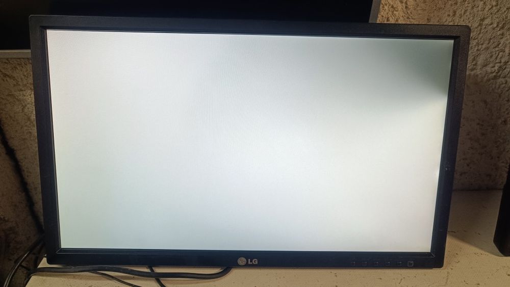 Монитори LG 22 инча