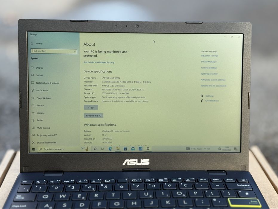Компактен лаптоп ASUS E210MA, 4GB RAM, 64GB, 11.6”