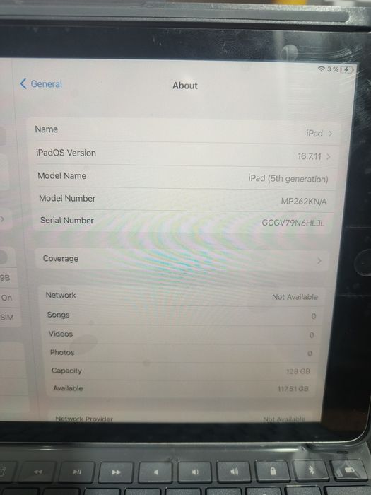 Ipad 5th gen 128gb WiFi si 4G husa Logi noua