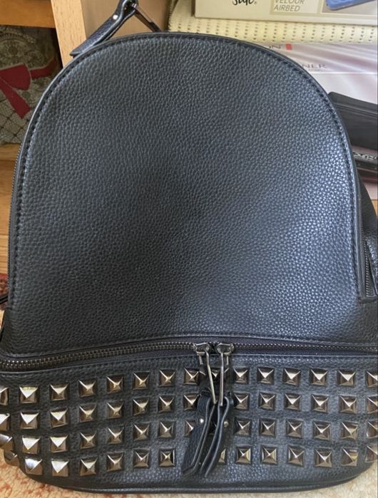 Черна дамска раница