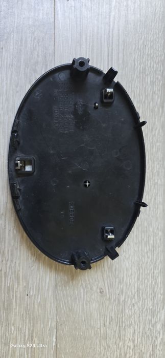 Emblemă față Toyota Hybrid Originală OEM 75311-47011 – Prius / Auris / Corolla Hybrid