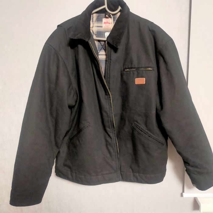 Куртка бренда кархарт