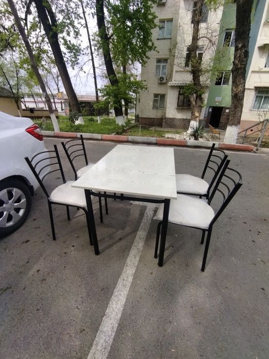 Кухонный стол четырьмя стульями 870.000 сум.
