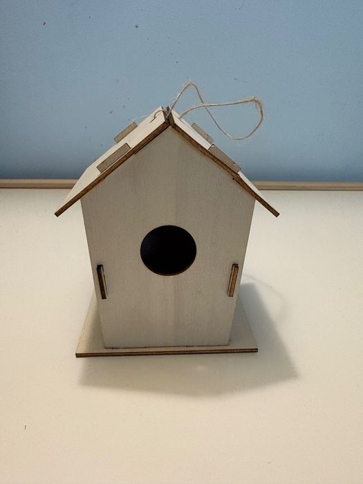 Дървена къщичка за сглобяване и оцветяване