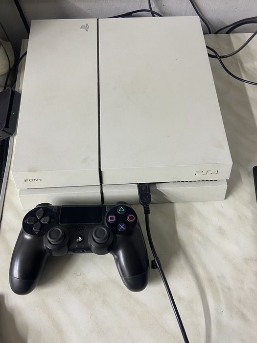 Ps 4  11 vesria.  500 gb