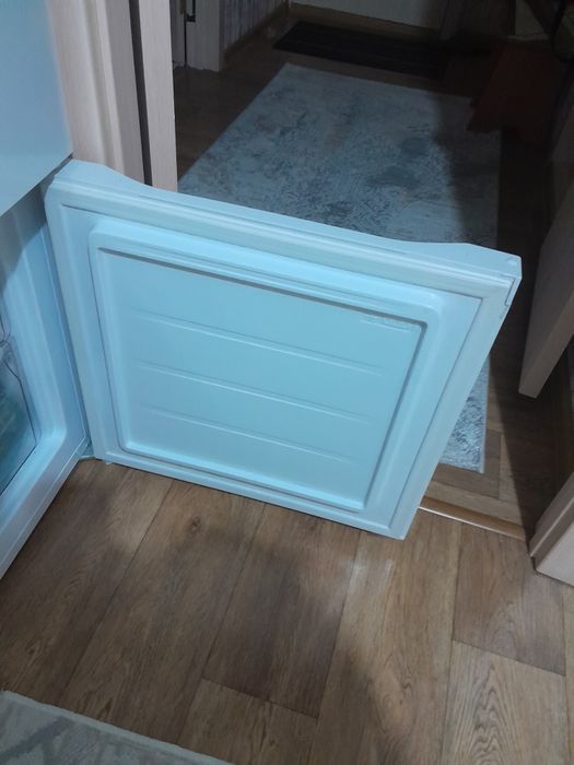 Холодильник + морозильник в отличном состоянии