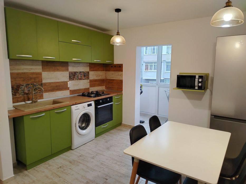 De vânzare apartament cu 2 camere,etaj 1/4,decomandat, amenajat modern, Vitrometan