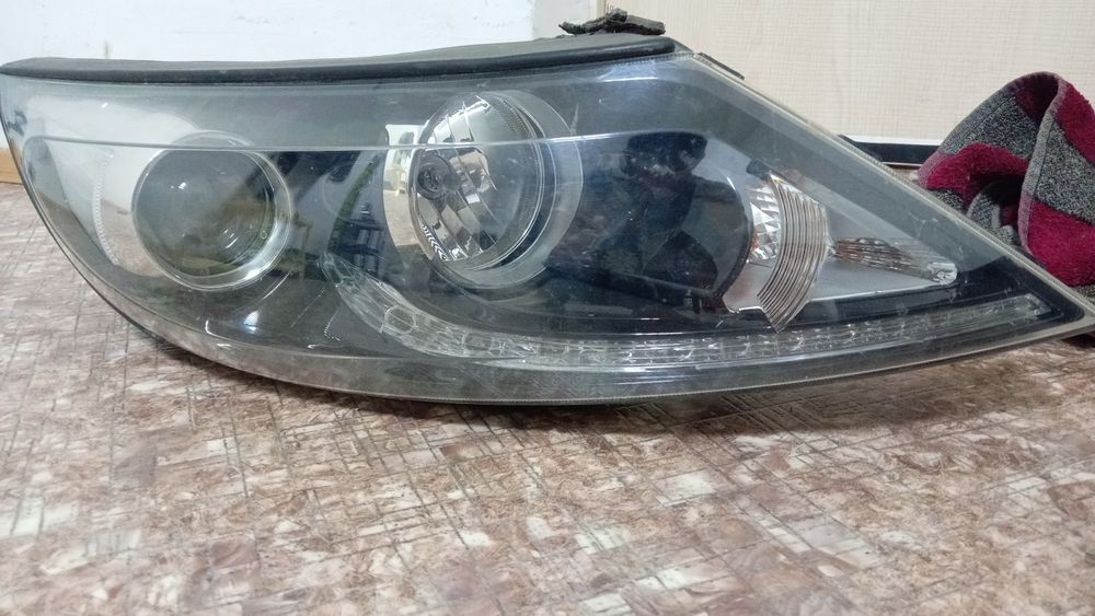 Передняя фара галогеновая