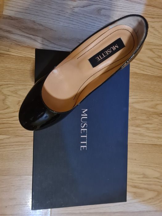 Pantofi piele lacuita Musette,300lei