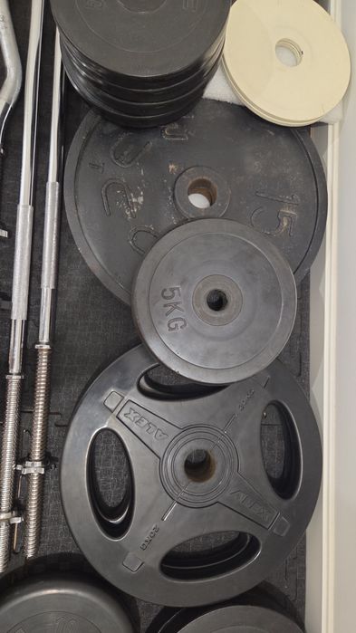 Блины и штанги для тренировки